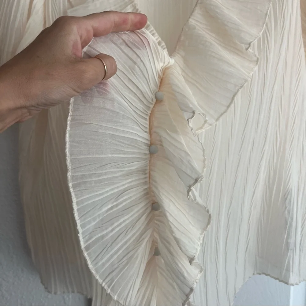 Like-new Zara Cream Ruffle Pleated Crinkle Puff Sleeve Blouse